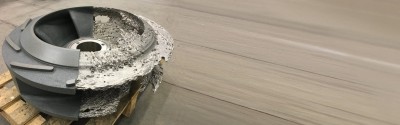 Waaier met extreme slijtage naast exemplaar met nieuwe SiCcast keramische coating